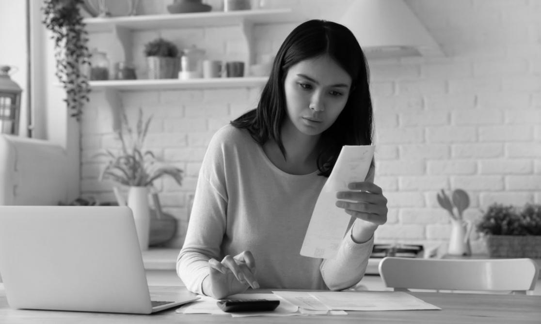 Sesión de análisis de métricas SEO con equipo técnico